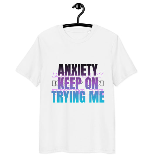 Weißes T-Shirt mit buntem Statement-Print: „Anxiety keep on trying me“.