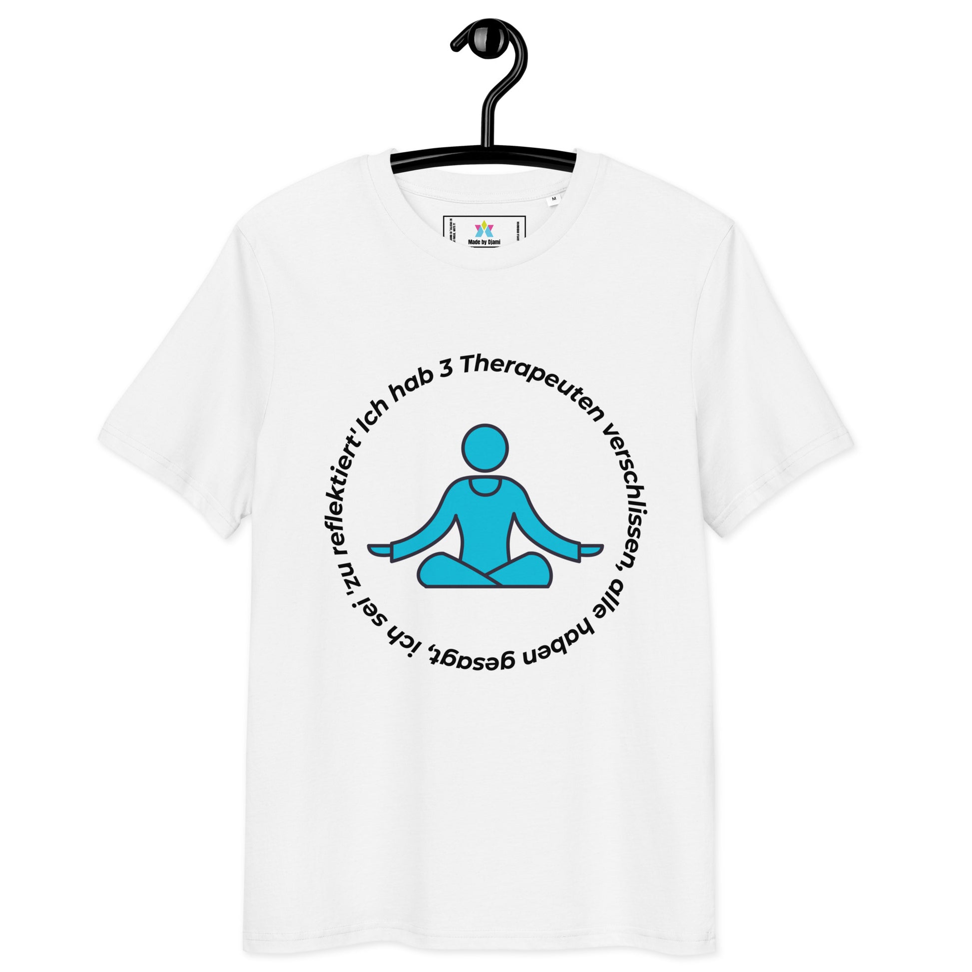 Weißes T-Shirt mit blauem Meditationsmotiv und kreisförmigem Text: „Ich hab 3 Therapeuten verschlissen, alle haben gesagt, ich sei zu reflektiert.“