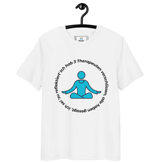 Weißes T-Shirt mit blauem Meditationsmotiv und kreisförmigem Text: „Ich hab 3 Therapeuten verschlissen, alle haben gesagt, ich sei zu reflektiert.“