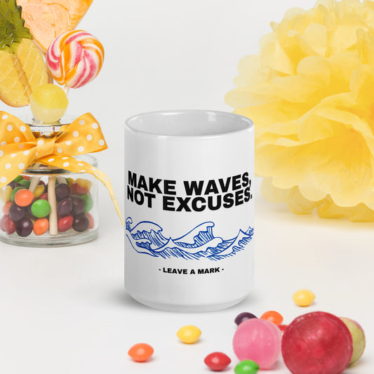 weiße Tasse mit wellen Motiv und dem Spruch mach wellen, keine Entschuldigung.